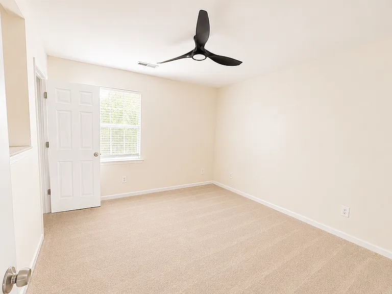 504 Lowndes Hill Rd #B — Photo 9