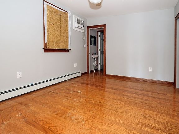 4th image of 35 East Blvd
