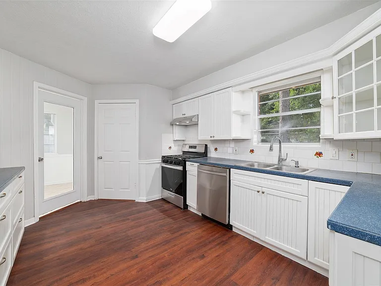 25602 Oakhurst Dr — Photo 7