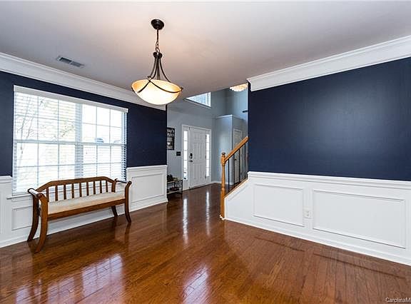4th image of 306 White Water Dr