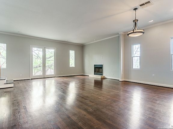 3rd image of 231 E Mulberry Ave #2