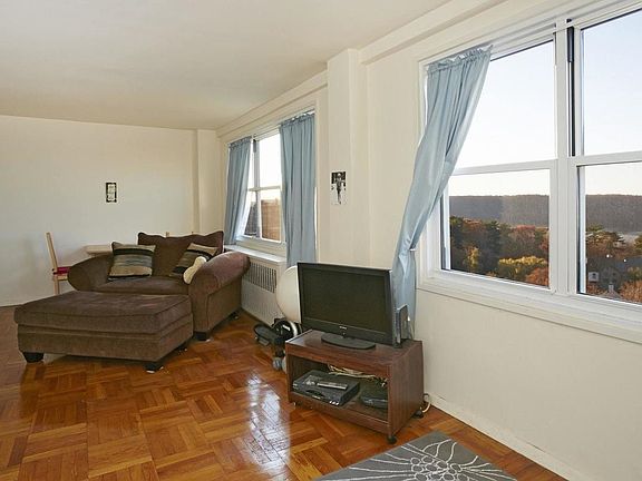 2nd image of 3935 Blackstone Ave APT 10K