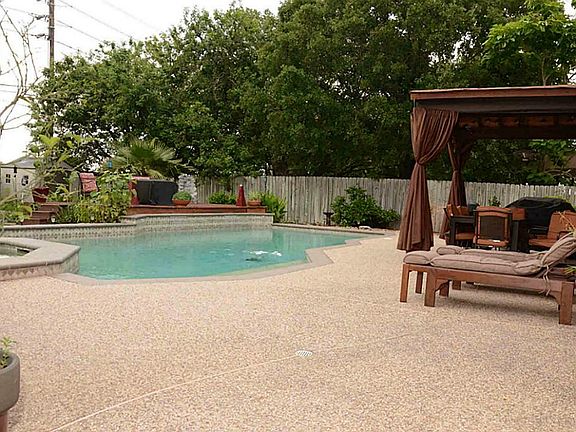 4th image of 7411 Oak Walk Dr