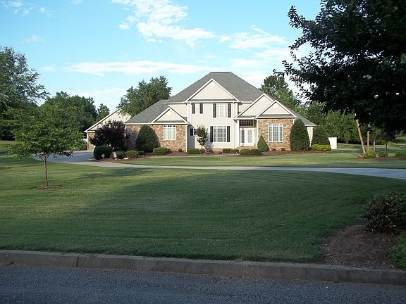 2nd image of 109 Lakeview Dr