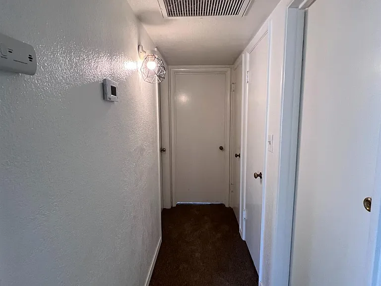 2905 E Lamona Ave — Photo 15