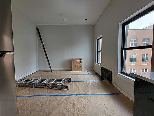 4th image of 521 Willoughby Ave #2B