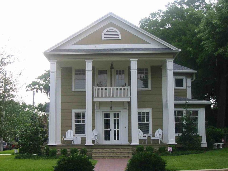 1st image of 400 Hillcrest St #Upstairs