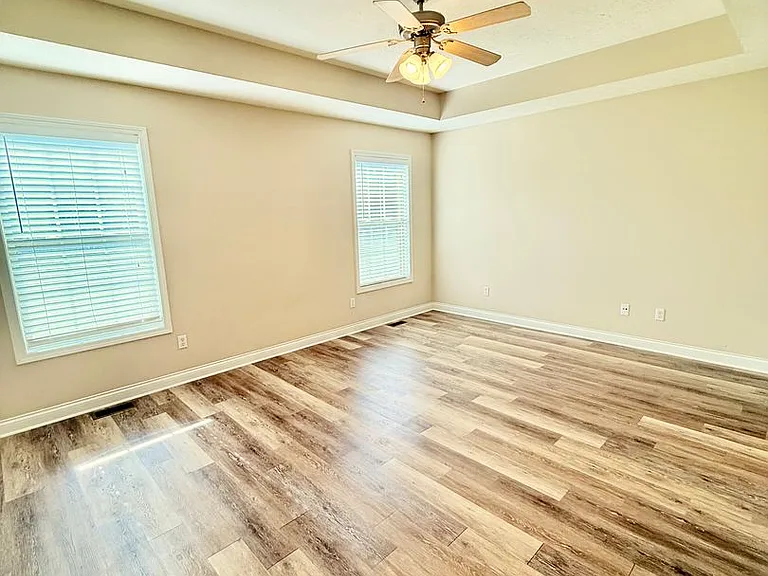 1148 S Elmwood Ave — Photo 17