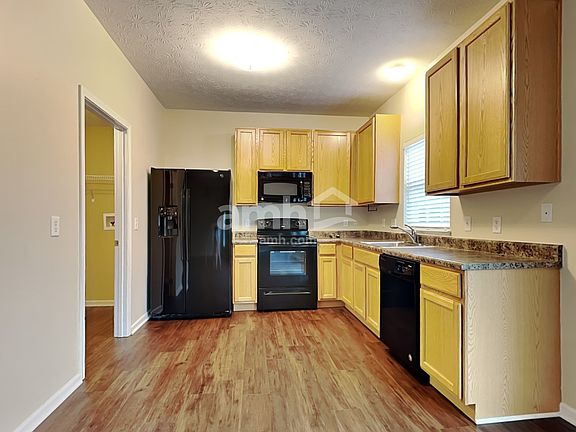 3rd image of 609 Panzeretta Dr