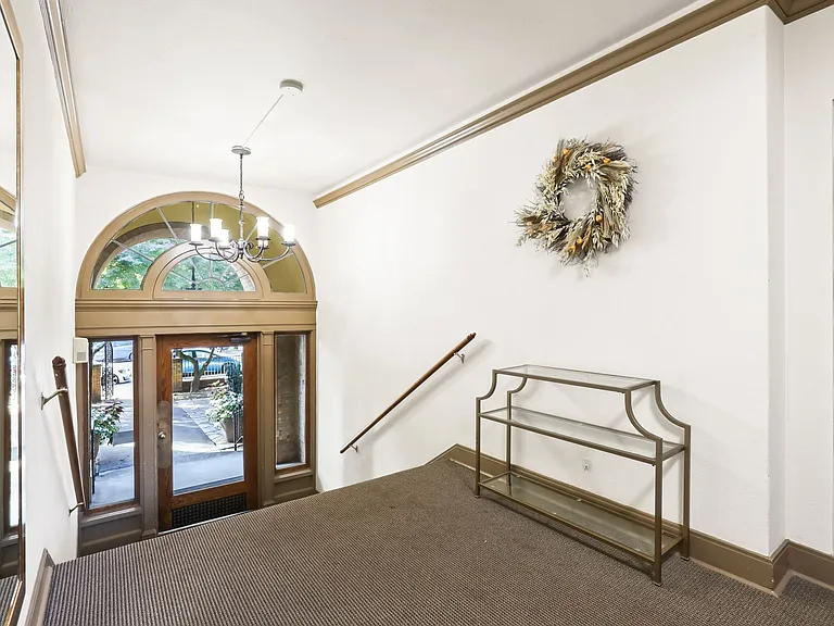 Amber Court Apartments — Photo 15