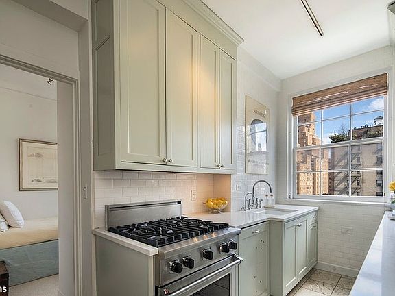 4th image of 955 Lexington Ave #8C