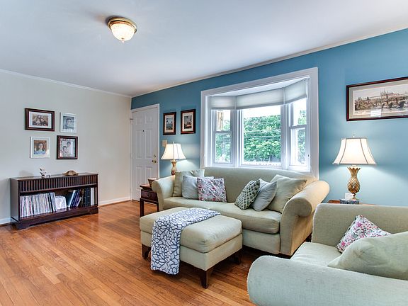 4th image of 4102 Woodland Dr