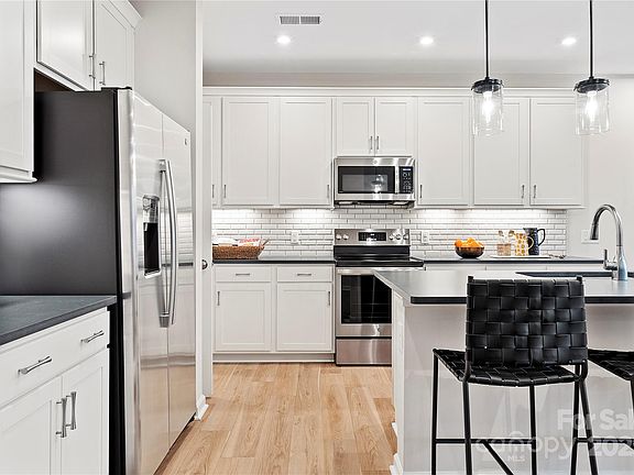 5th image of 7101 Short Stirrup Ln