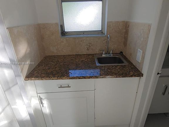 3rd image of 213 SE Park St Unit 6