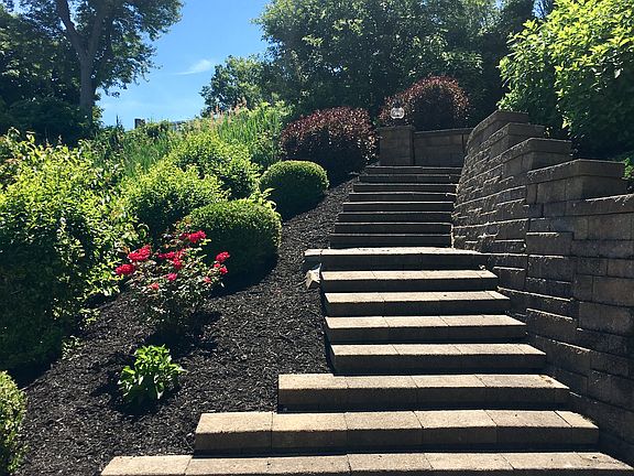 5th image of 3819 Edgewater Dr