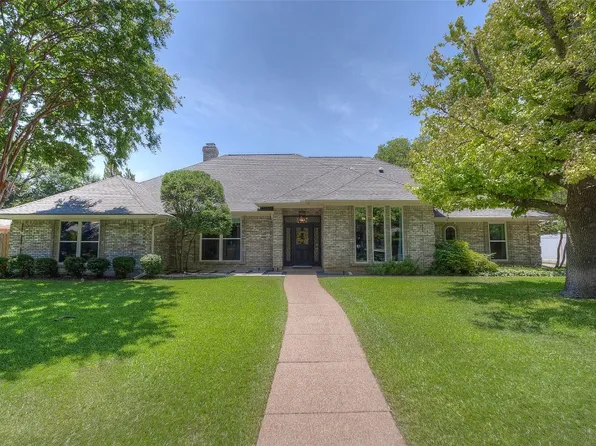 6809 Meadows West Dr S, Fort Worth, TX 76132