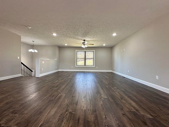 3rd image of 106 High Pointe Dr
