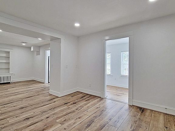 4th image of 1712 Mount Vernon Ave