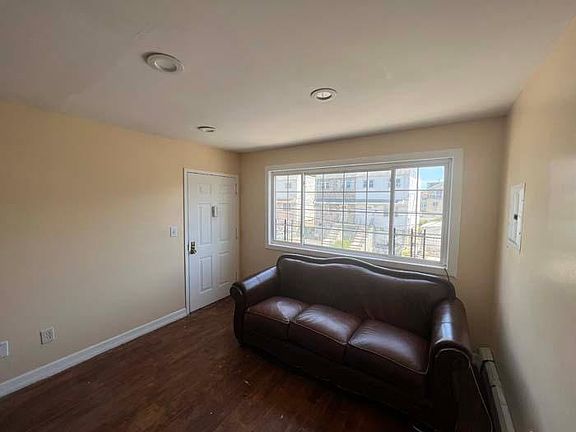 3rd image of 1409 Chandler St Floor 2