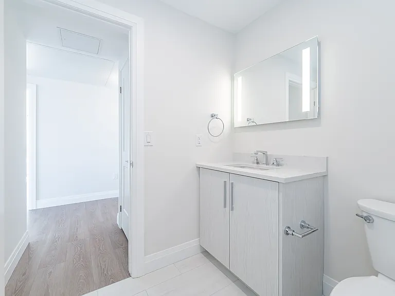 460 Columbia St W — Photo 203