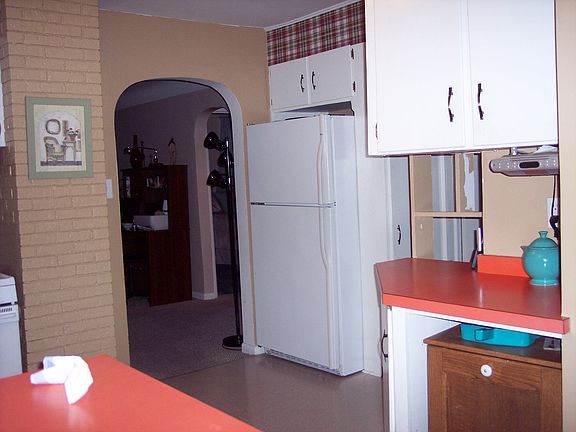 5th image of 115 Atwood St