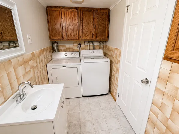 6 Center St, Butler, NJ 07405