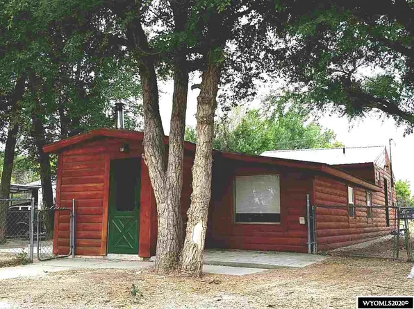 120 N 4th Ave, Mills, WY 82604