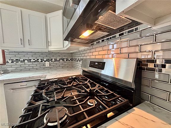 4th image of 27175 Cameron Ave