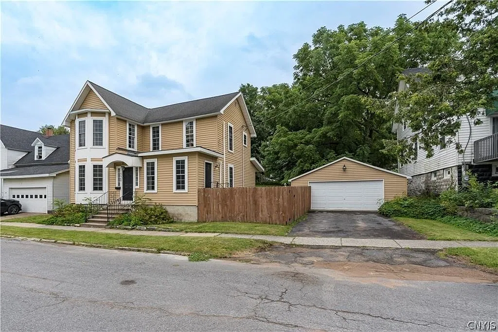3 bed, 2.5 bath, 2040 sqft, $2,400 — Photo 2