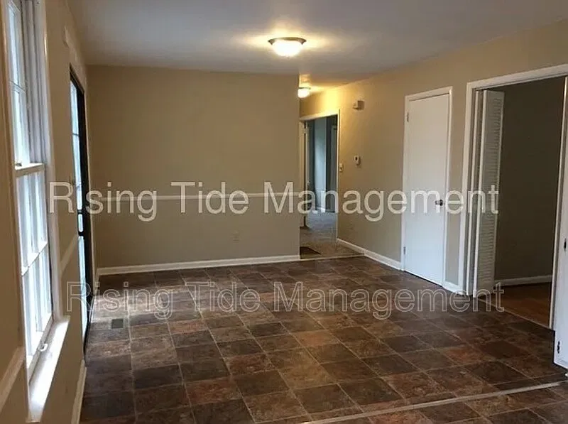 3 bed, 2.0 bath, 1300 sqft, $1,225 — Photo 4