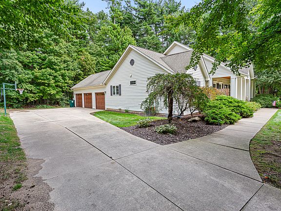 4th image of 4861 Hidden Hills Cir