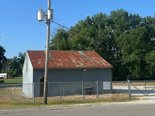 Oak St, Washington, IN 47501