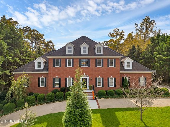 2nd image of 142 Center Park Ln