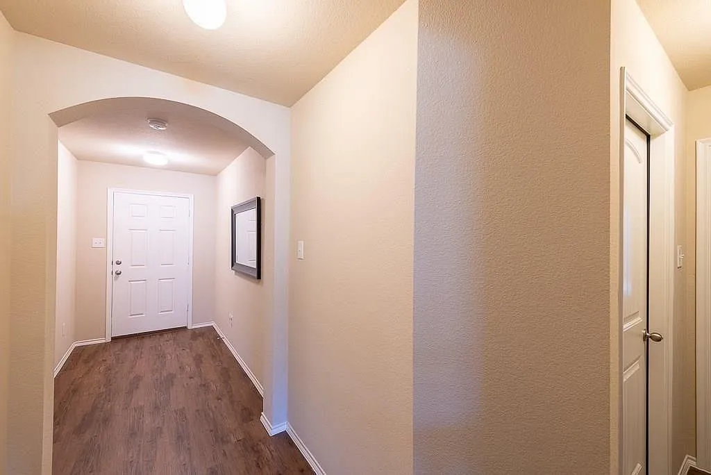 2126 Shady Glen Trl — Photo 2