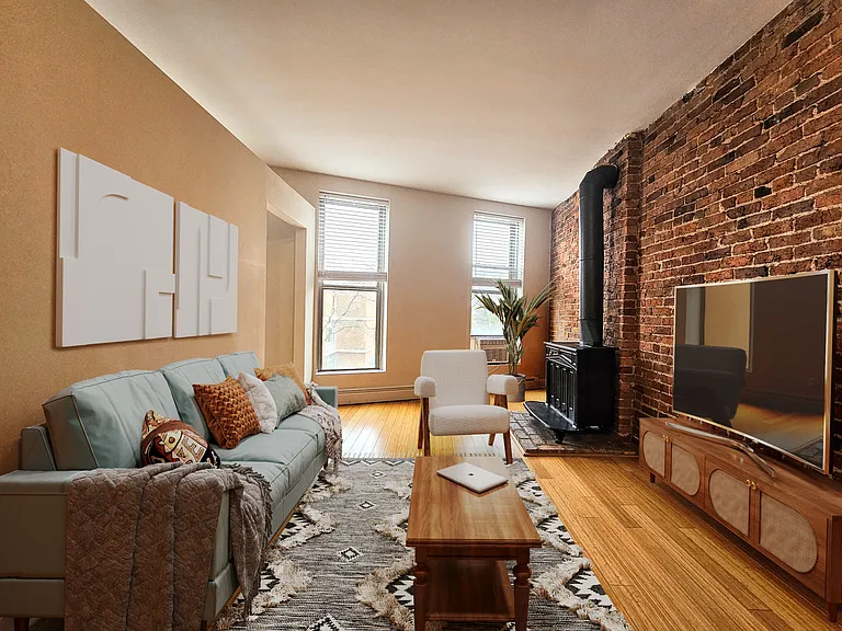 2200 N Clark St — Photo 3
