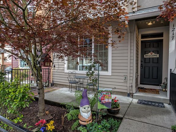 2nd image of 1217 SE Roundelay St