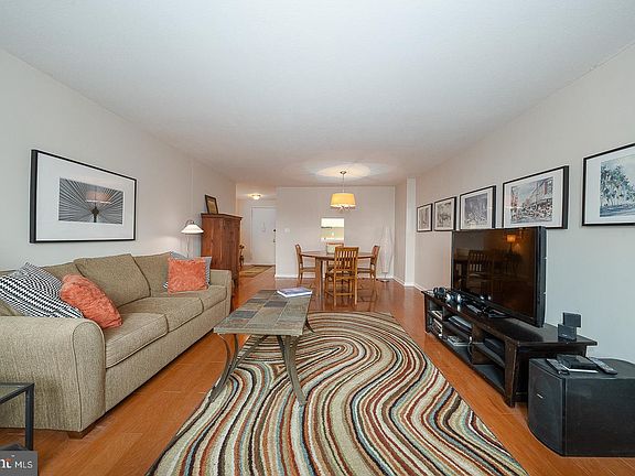 3rd image of 1919 Chestnut St APT 2209