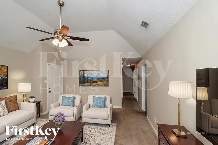 3 bed, 2.0 bath, 1428 sqft, $1,815 — Photo 4