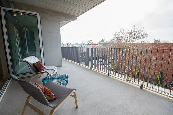 Sold by Hello Living LLC | media 21