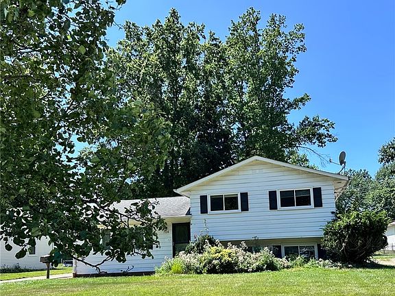 2nd image of 704 Robin Dr