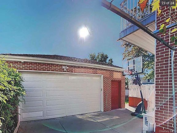 5th image of 123-04 6th Avenue