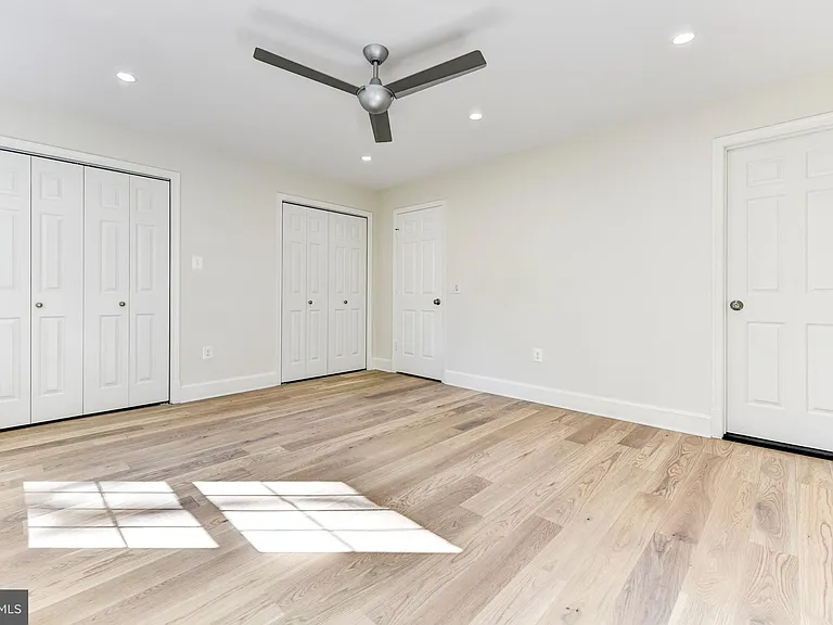 3221 Sutton Pl NW #C — Photo 12