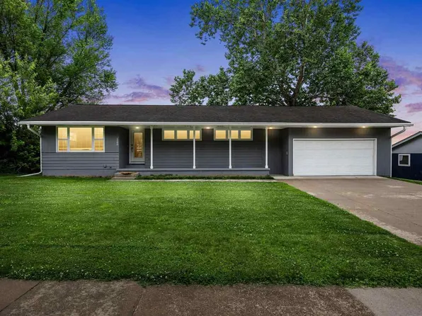 1506 10th St, Coralville, IA 52241