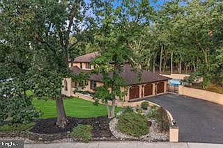 1st image of 40 Chippenham Dr