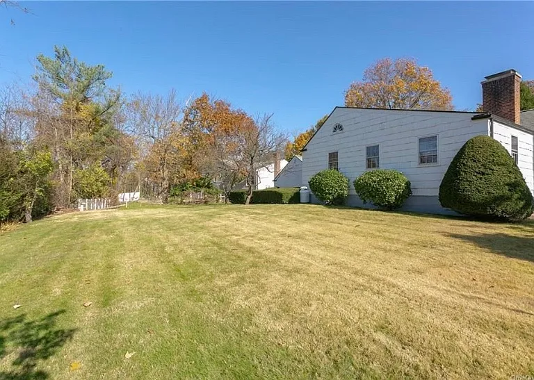 9 Manor Ave — Photo 7