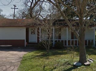 706 Winding Way, Lake Jackson, TX 77566
