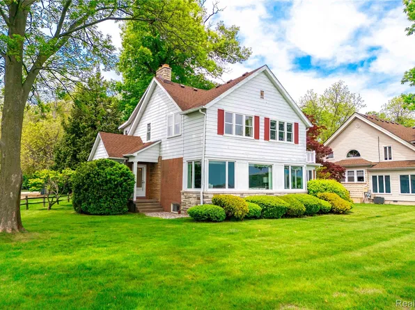 29863 E River Rd, Grosse Ile, MI 48138