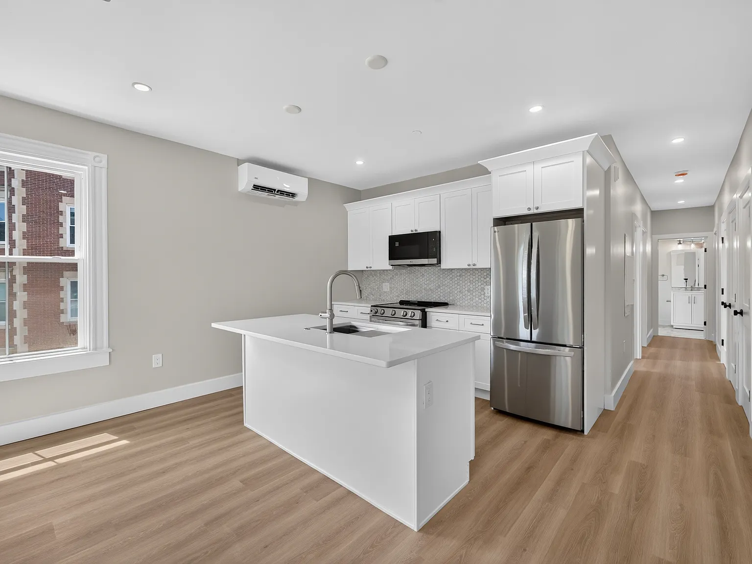 2 bed, 1.5 bath, 700 sqft, $2,800 — Photo 1
