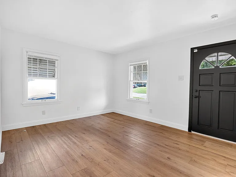 8033 Busiek Ave — Photo 10