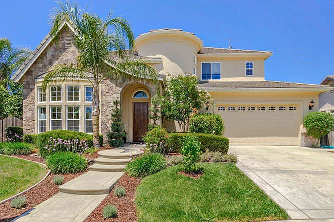 2013 Arena Dr photo 1